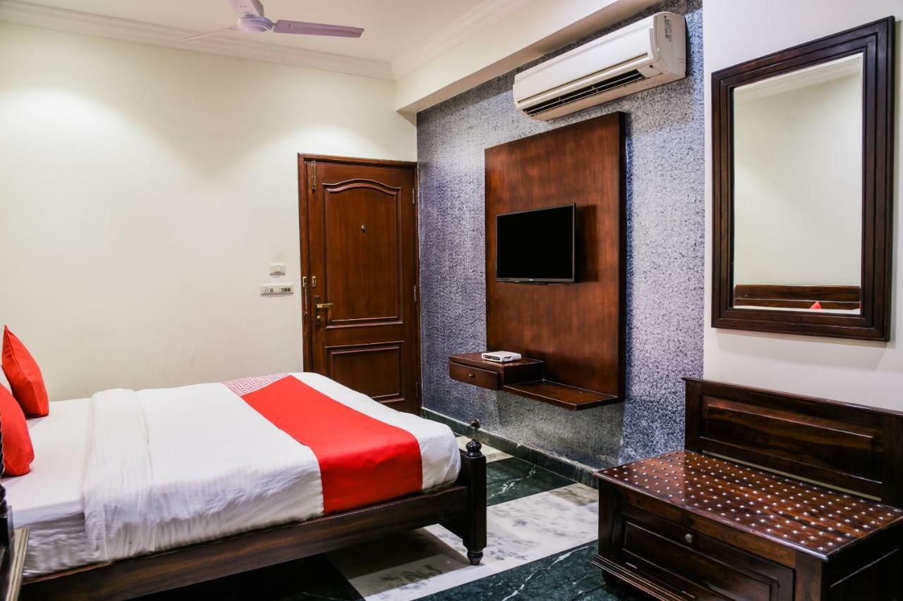 Oyo 1681 Hotel Devansh ウダイプル エクステリア 写真